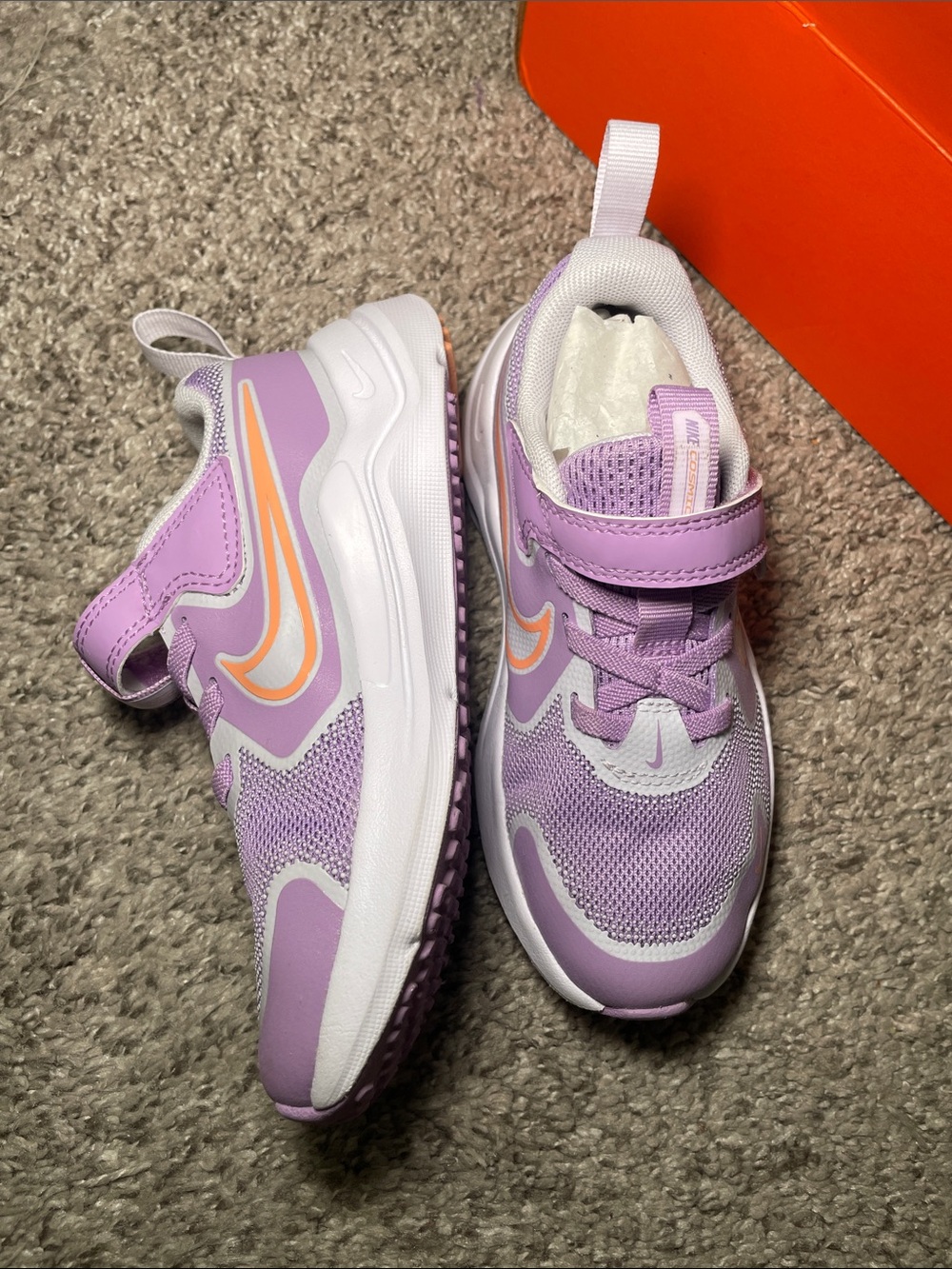 GIRLS' NIKE COSMIC RUNNER RUNNING SHOES - Picture 8 of 10